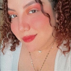 Meet your Posher, Daniela